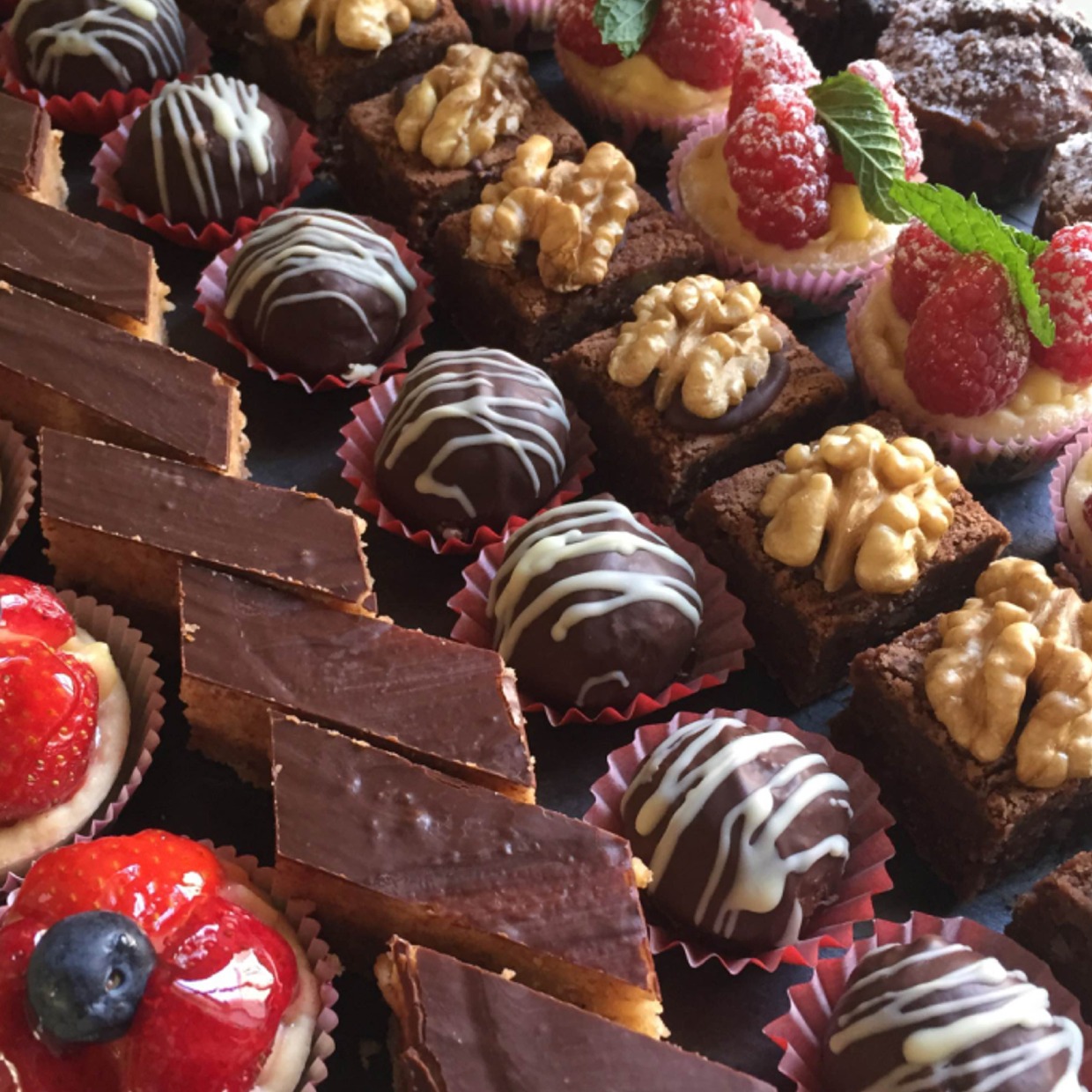 #26 LEIDENSCHAFT FÜR PRALINEN, CANAPÉS & CO. </br>Ein Degustationsabend von SARA POPLASEN mit Köstlichkeiten nicht nur aus Schokolade